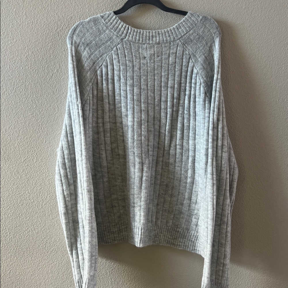 Light Gray Ribbed V-Neck Sweater - Picture 5 of 6